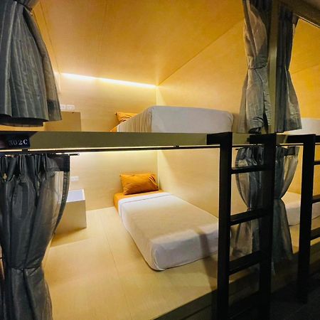 Auberge de jeunesse Rabbitel Phuket Extérieur photo