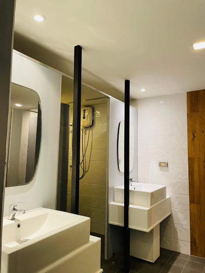 Auberge de jeunesse Rabbitel Phuket Extérieur photo